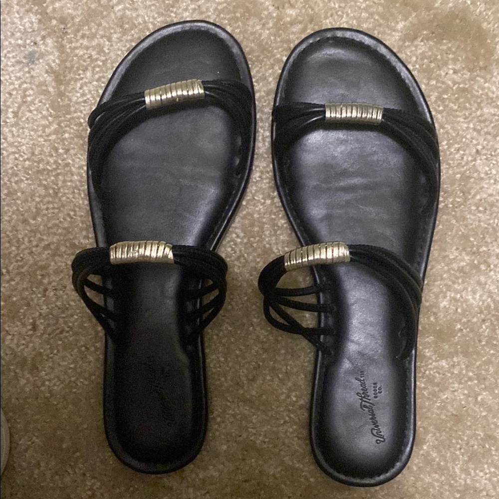 Universal Threads Goods Company Black and Gold Accents Sandals W8.5